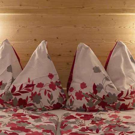 Bauernhof Glanzern Farm stay *